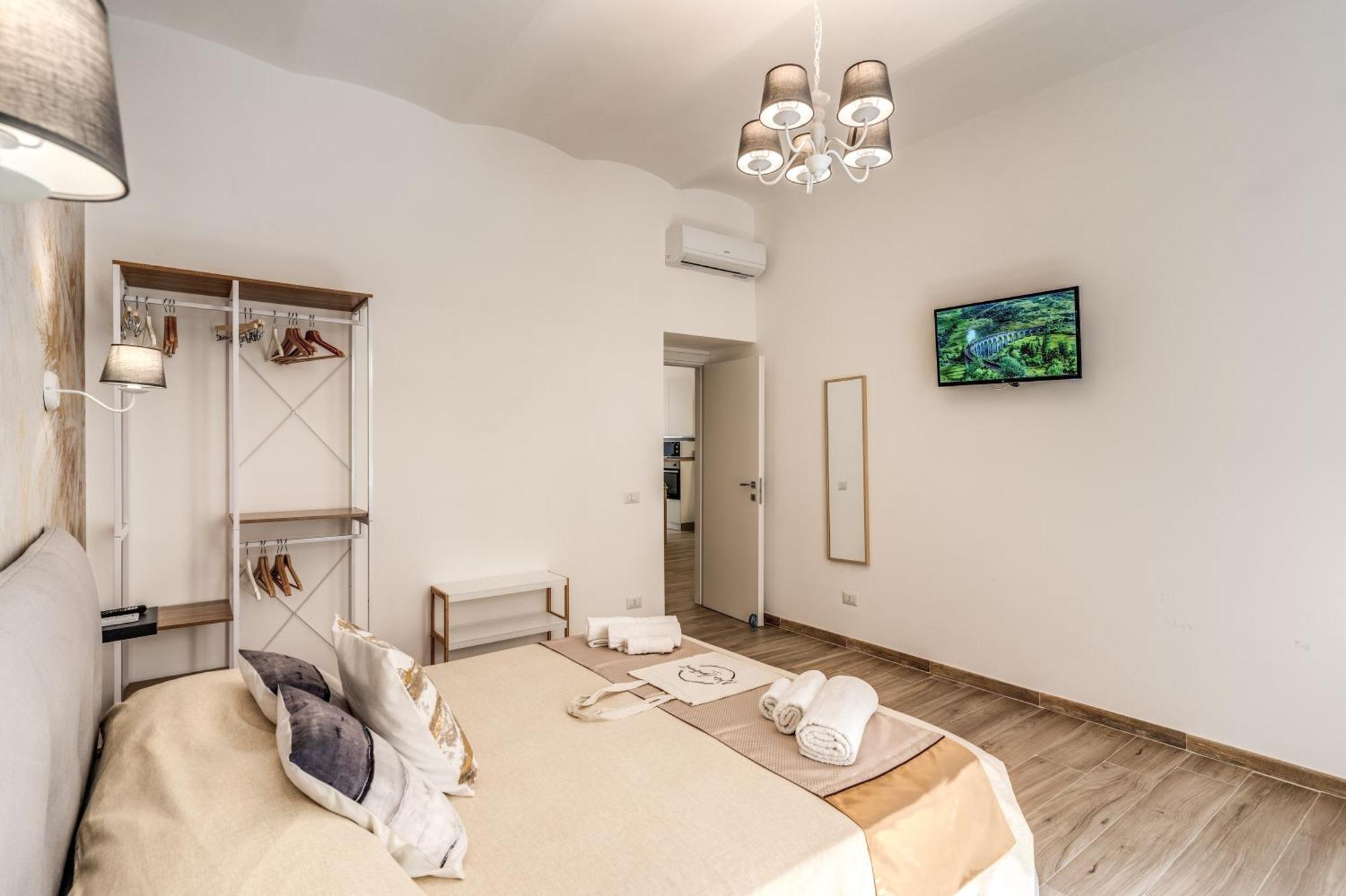 Nala & Kira - Two Big For Groups In The Center Of Apartamento